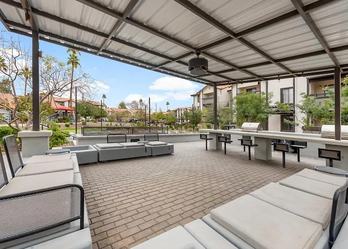 Sleek 2br Near Asu, Pool, Grill, Parking,petfrndly Tempe