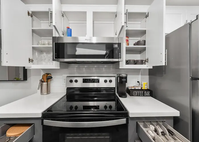 Sleek 2br Near Asu, Pool, Grill, Parking,petfrndly Apartment