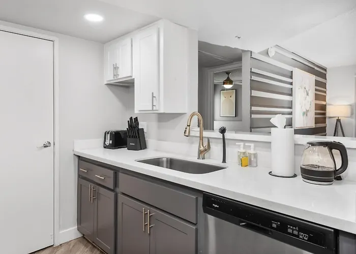 Apartment Sleek 2br Near Asu, Pool, Grill, Parking,petfrndly Tempe